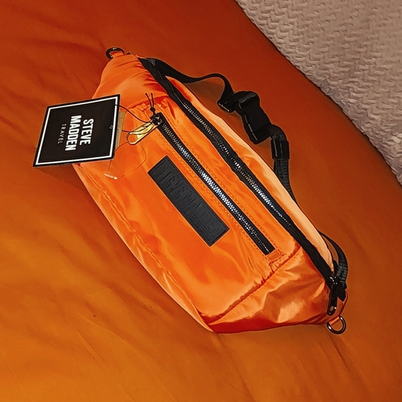 NWT Steve Madden Travelfanny pack